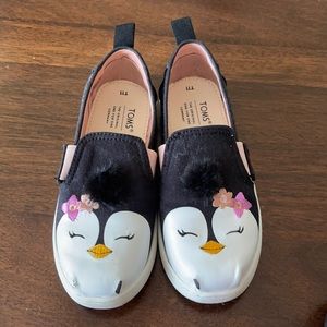 TOMS little girls size 11 Penguin Alpargata Shoes